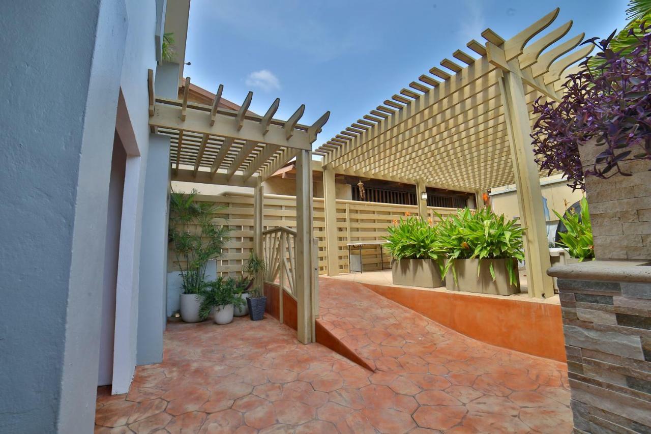 Ser'I Bucurui Accommodations Palm Beach Exterior photo